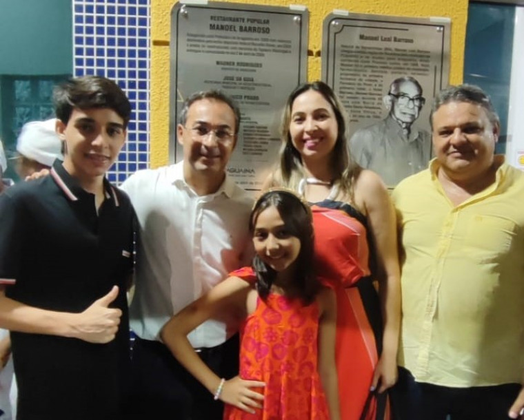 Familiares de Manoel Barroso durante a solenidade de reinauguração do restaurante popular