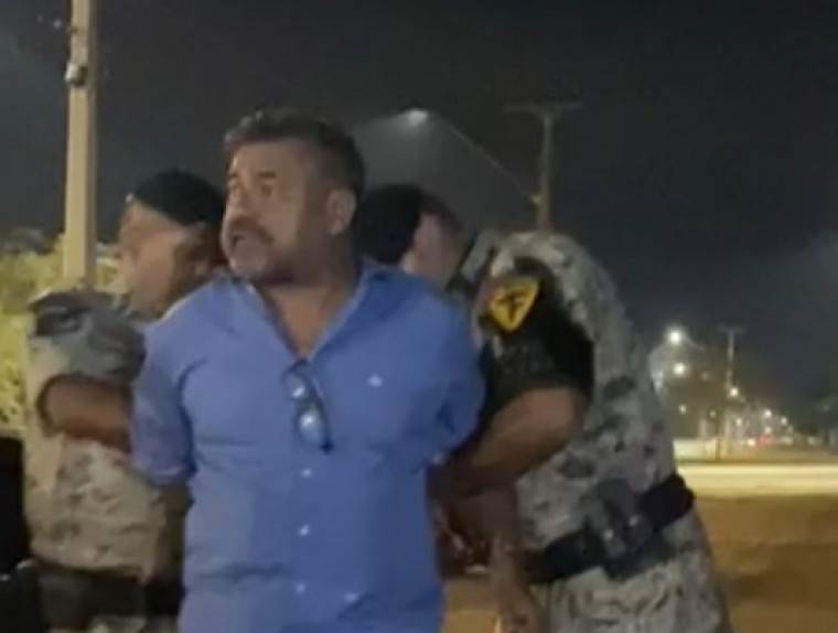 Aragão no momento em que foi preso, após confusão em bar da capital.