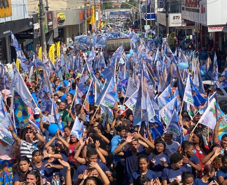 Caminhada passou pelas Avenidas Cônego João Lima e Prefeito João de Sousa