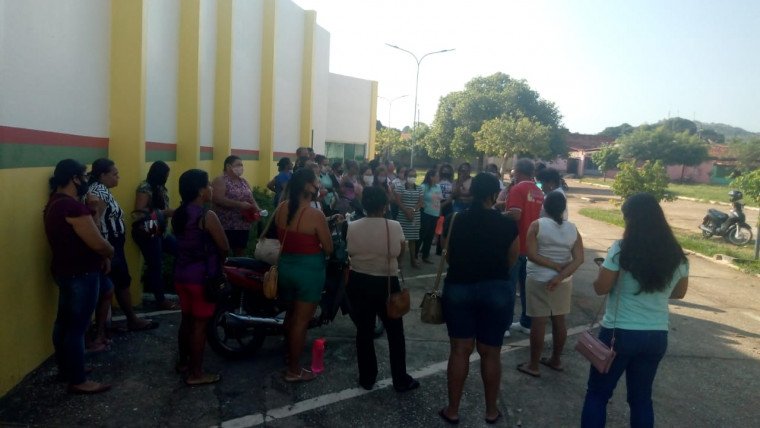 Protesto dos professores em frente à prefeitura de Xambioá.