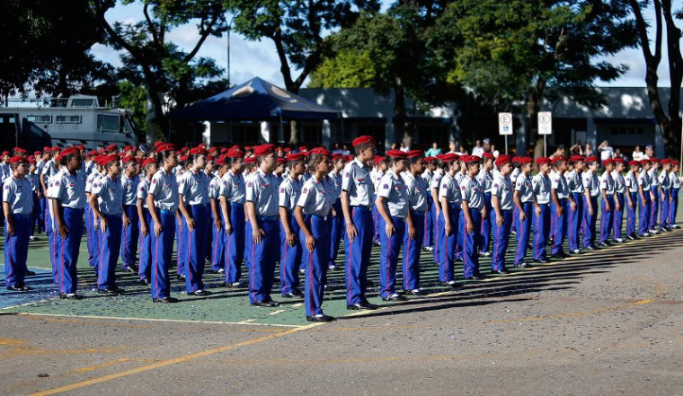 Estudantes de escola militar