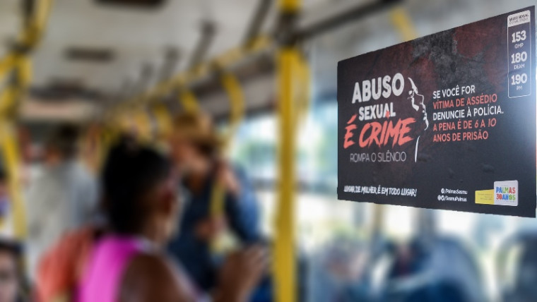 Cartaz no transporte público de Palmas