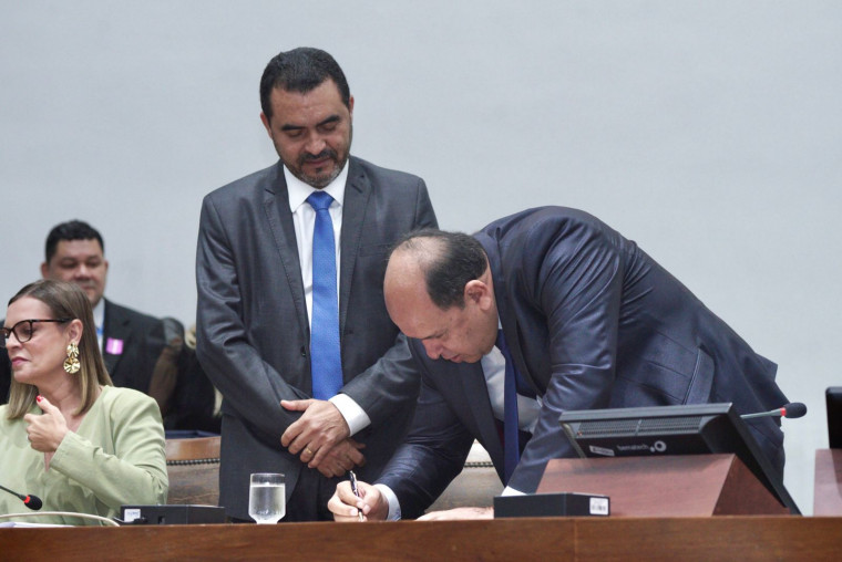 Gipão toma posse como deputado estadual do Tocantins.