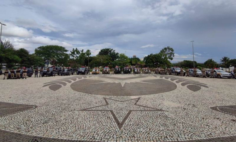 As equipes de Palmas se reuniram na Praça dos Girassóis para dar início à operação
