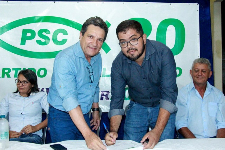 Médico Cleomar Bucar assina ficha de filiação ao PSC