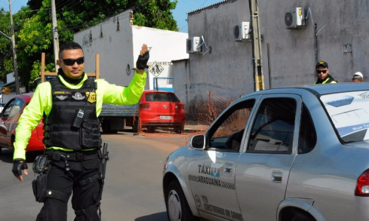 Agente de trânsito em rua de Araguaína