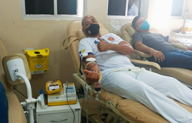 Mestre Pessoa Tocantins fazendo sua doação de sangue