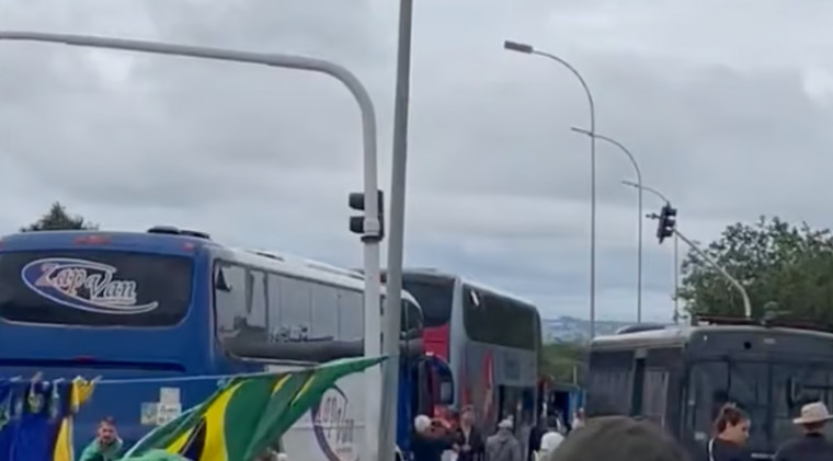 Ônibus que levaram bolsonaristas para Brasília