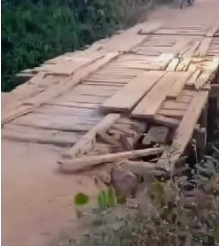 Ponte de madeira na zona rural de Nova Olinda.