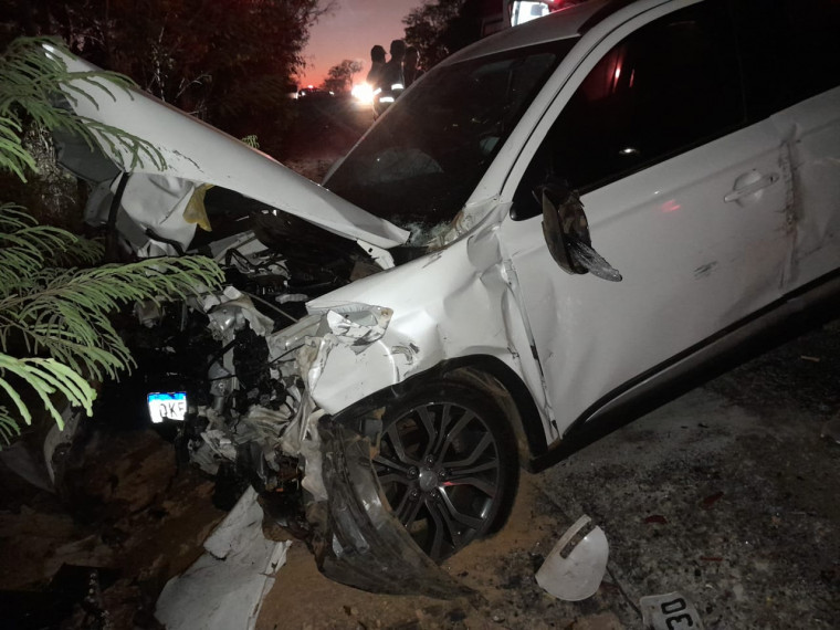 Motoristas e passageiros do outro veículo tiveram ferimentos leves.