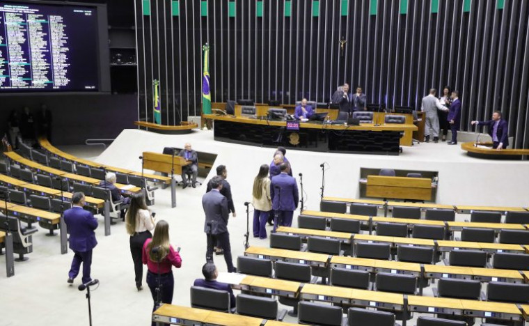 Plenário da Câmara dos Deputados nesta quarta-feira (28).