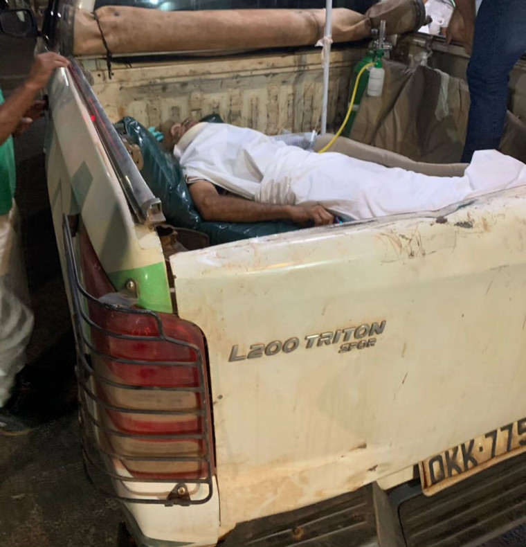 Idoso de 67 anos transportado na carroceria de uma caminhonete de Aragominas até Araguaína.
