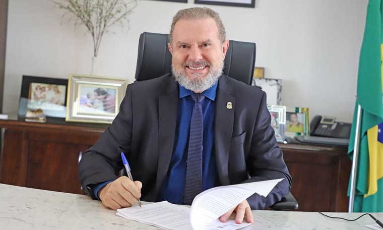 Decreto de ponto facultativo já foi assinado pelo governador Carlesse