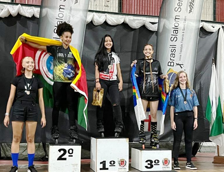 Nathalia Ellen subiu ao pódio em três modalidades diferentes no Freesty Curitiba 2021