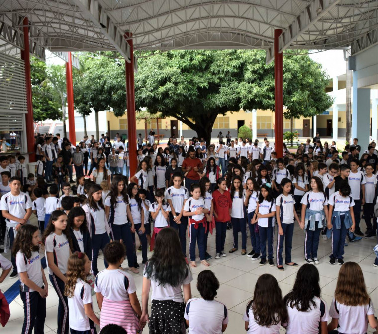 Estudantes do Colégio Santa Cruz comemoram centenário do padre Remígio