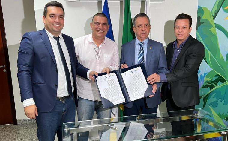 Assinatura do termo de cooperação entre a Câmara de Araguaína e a Aleto