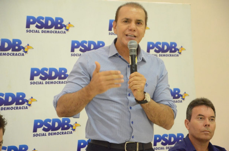 Senador Ataídes Oliveira é presidente do PSDB-TO
