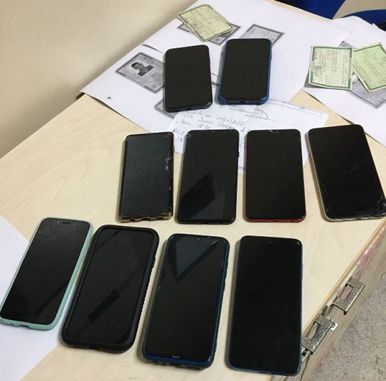 Aparelhos celulares localizados pela Polícia Civil em poder dos suspeitos