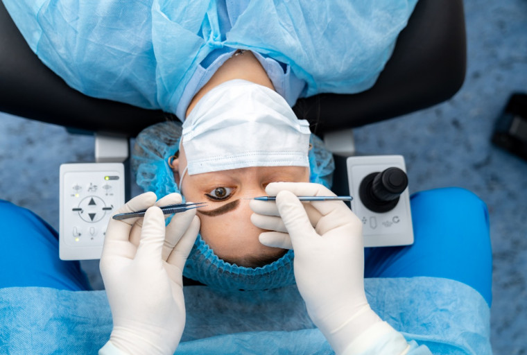 Convênio entre fintech e instituto oftalmológico facilita acesso à cirurgias.