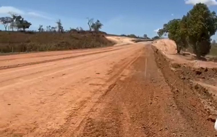 Obras de pavimentação da rodovia entre Itacajá e Itapiratins