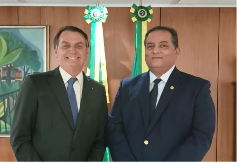 Presidente Bolsonaro e senador Eduardo Gomes, seu líder no Congresso Nacional