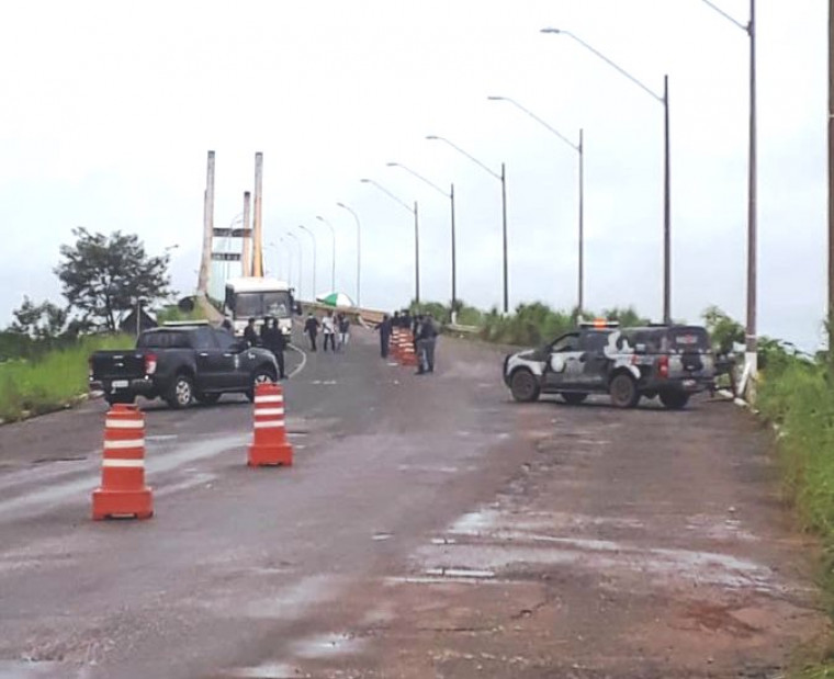 Barreira policial na ponte sobre o Rio Tocantins na entrada de Imperatriz (MA)