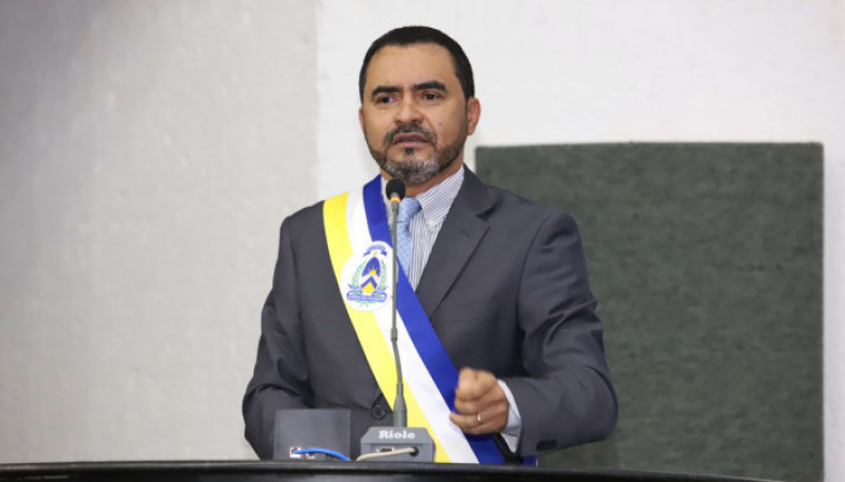 No discurso de posse, Wanderlei Barbosa anunciou a convocação e nomeação de todos os aprovados.