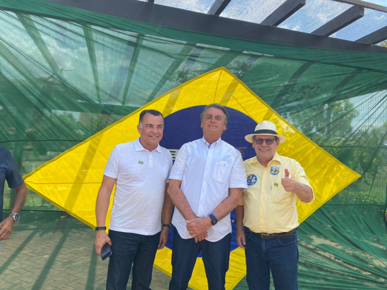 Bolsonaro ao lado de Dimas e Freire Júnior, o candidato a vice-governador
