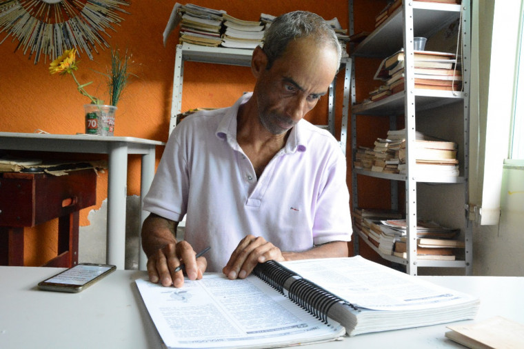 José Maurício Cid dos Santos, 55 anos, saiu das ruas e concluiu o ensino fundamental e médio