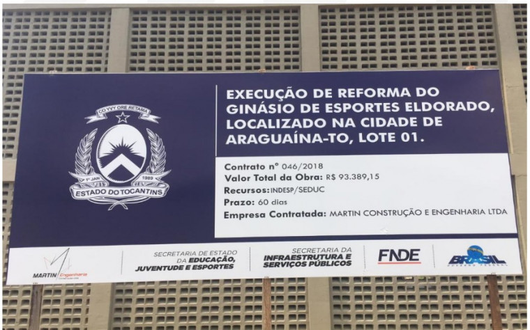Placa colocada em obra do Governo do Estado na cidade de Araguaína