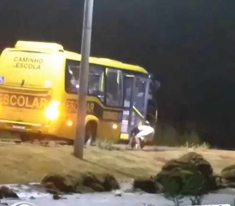 Ônibus é do município de Carolina (MA). Furto aconteceu em Muricilândia (TO)