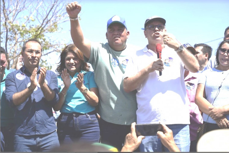 Ex-governador Marcelo Miranda durante caminhada com Dimas em Araguaína