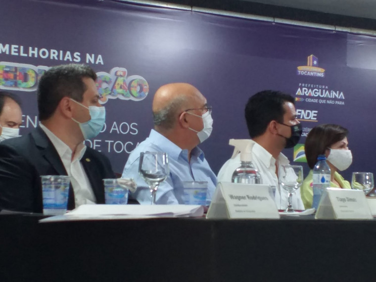 Tiago Dimas, ministro da Educação, Irajá Abreu e Dorinha Seabra durante evento em Araguaína.