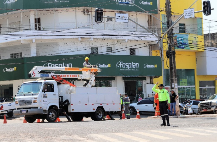 Avenida Cônego João Lima recebeu semáforos modernos