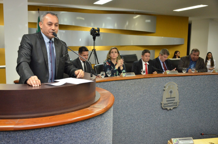 Presidente da Câmara de Palmas, Marilon Barbosa, enfrenta protestos