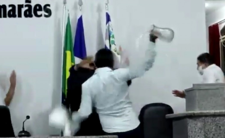 Vereadores brigam na Câmara de Augustinópolis
