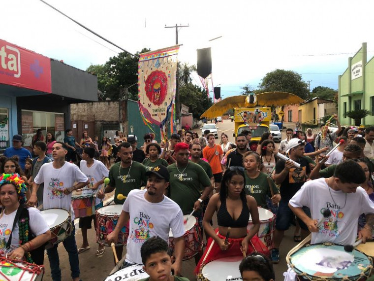 Grupo tocando em Taquaruçu
