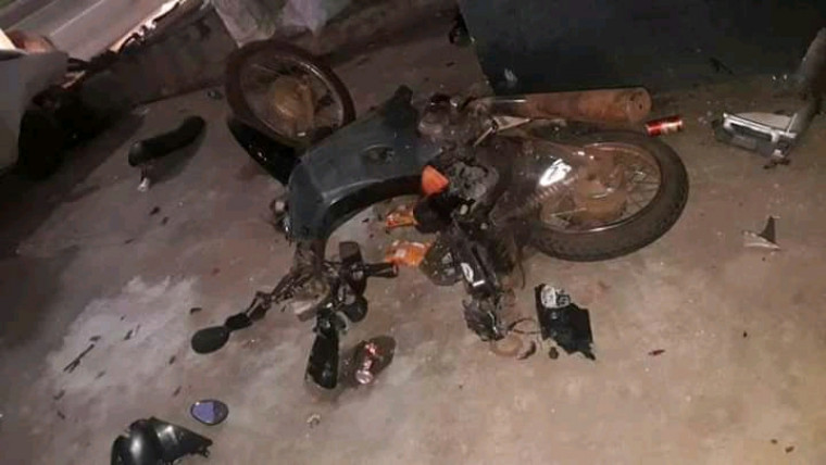 Motocicleta do MC Alex após o acidente
