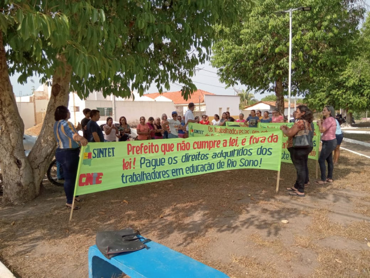 Protesto dos profissionais da Educação em Rio Sono.