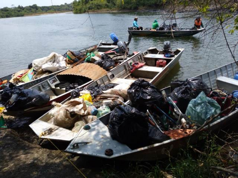 Voluntários recolheram lixo deixado nos acampamentos, nas margens e no rio Araguaia