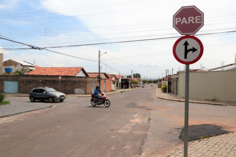 Será implantada placa de ‘pare’ na Rua Dois de Abril