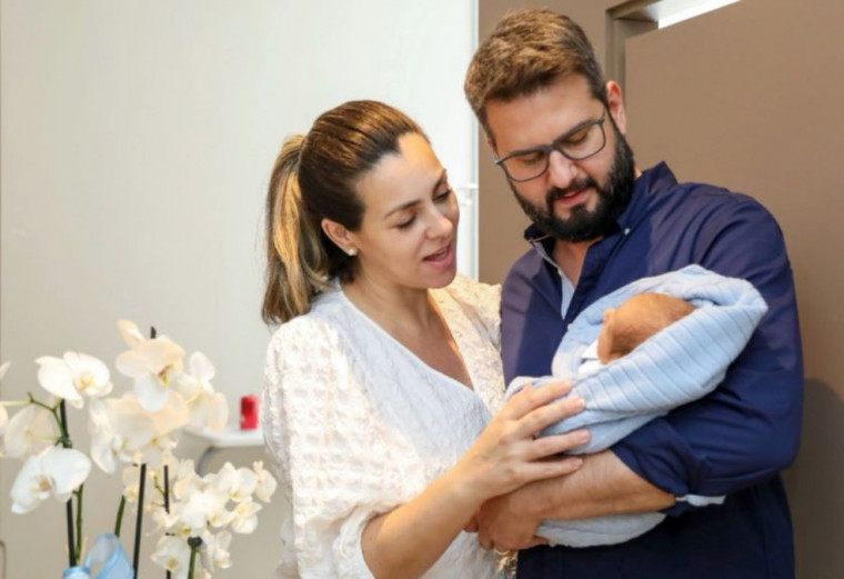 A prefeita Cinthia Ribeiro (PSDB) deu à luz o seu segundo filho, Vittorio Caetano Mantoan, na última