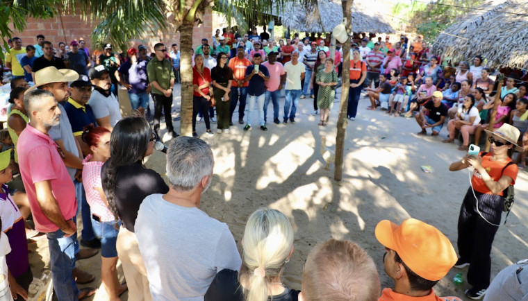 A pedido do governador Wanderlei Barbosa, primeira-dama Karynne Sotero visitou a comunidade