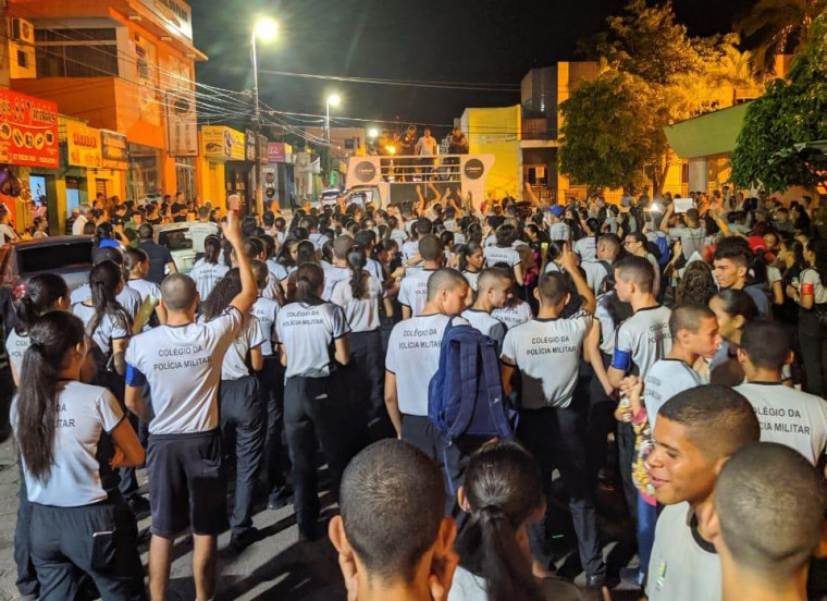 Protesto de estudantes na principal avenida de Araguaína