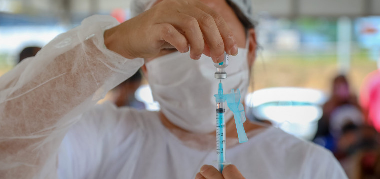 Alguns grupos de pessoas não poderão tomar a vacina, explica médico