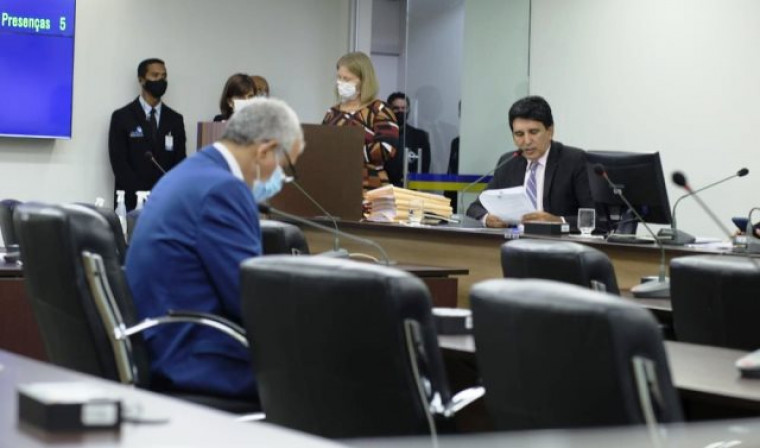 Professor Júnior Geo, durante sessão da Comissão Especial de Impeachment