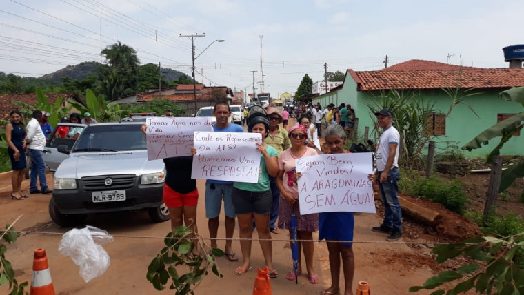 Moradores protestam em Aragominas (TO)