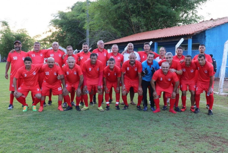 Doutor Edson ao lado de Duílio e Almeida e os demais ex-jogadores do Wanderlândia Esporte Clube