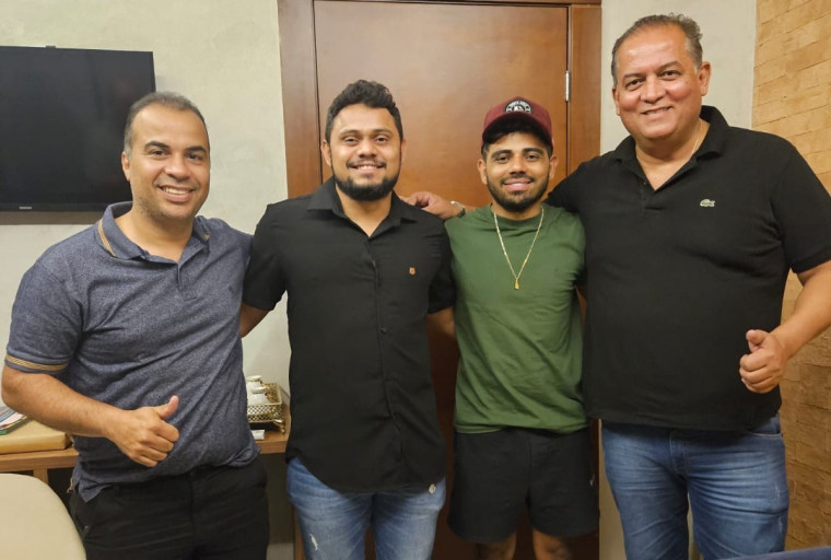 Eduardo Gomes com deputado federal Filipe Martins, o cantor Evoney Fernandes e o seu irmão, Ernandes Fernandes, que é pré-candidato em São Bento