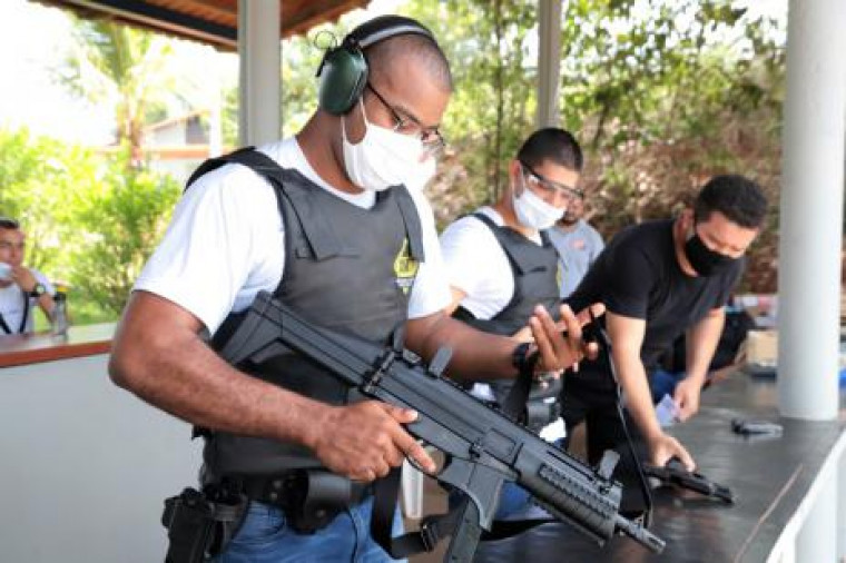 Credenciamento da Polícia Federal para instrutores de armamento e tiro.